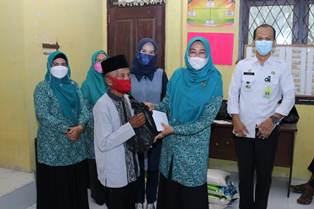 Rasidah Ajak Masyarakat untuk Saling Peduli dan Tolong Menolong dengan Kaum Dhuafa